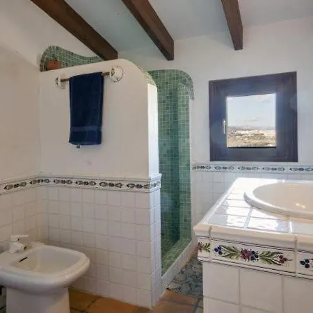 Villa Sleeps 8 Pool Paratella
