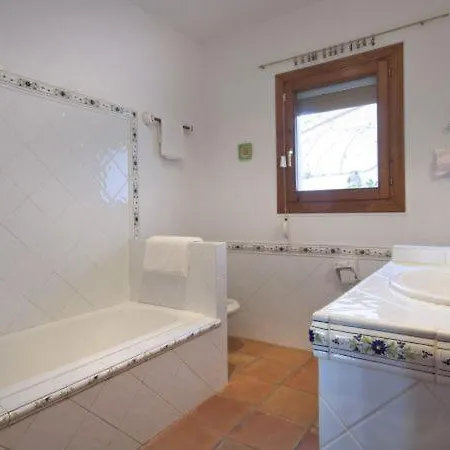 Sleeps 8 Pool Paratella
