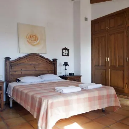 Villa Sleeps 8 Pool